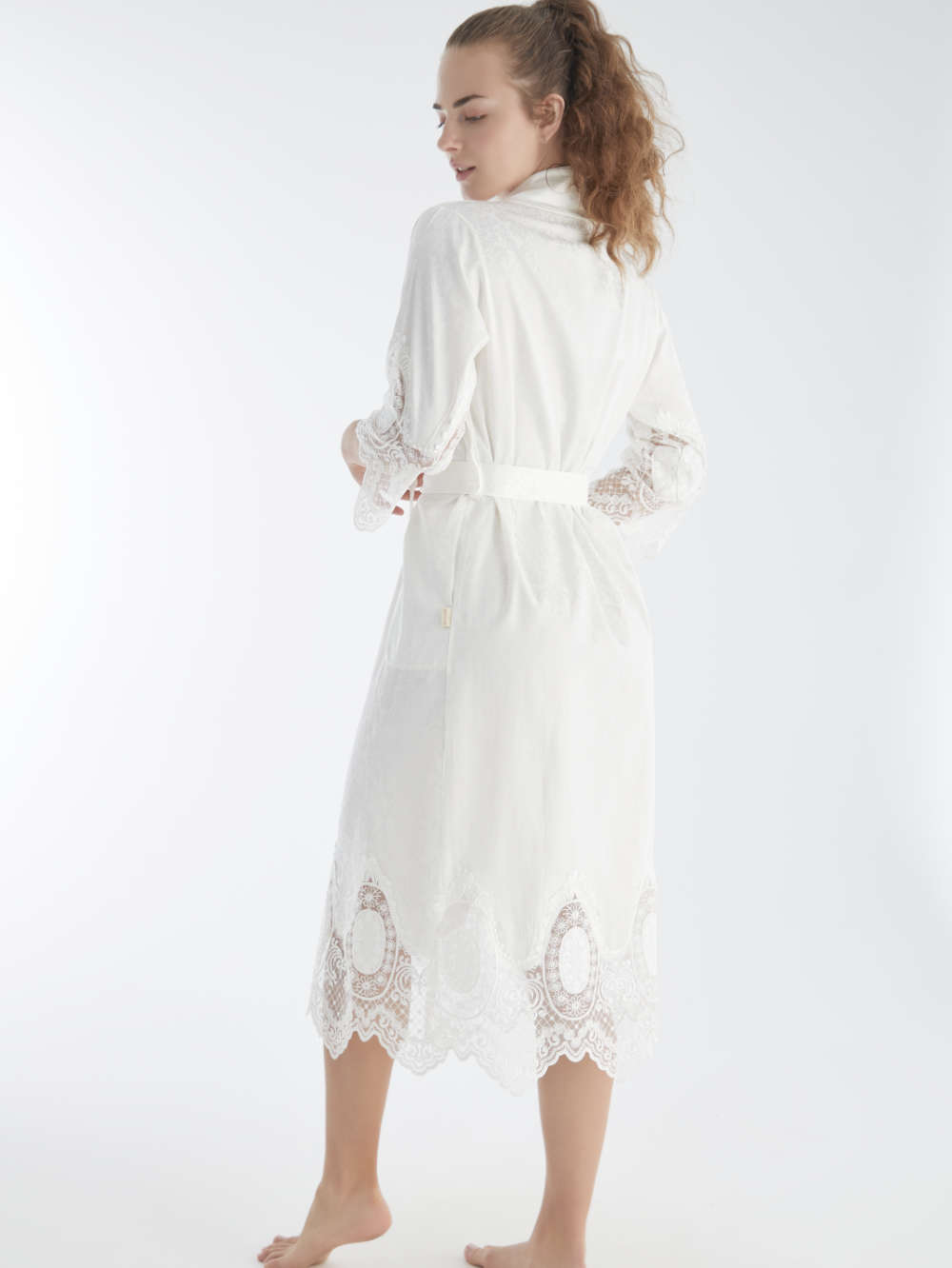 ŽAKARDINIS CHALATAS MOTERIMS SU NĖRINIAIS - BOUDOIR WHITE - M, 3XL