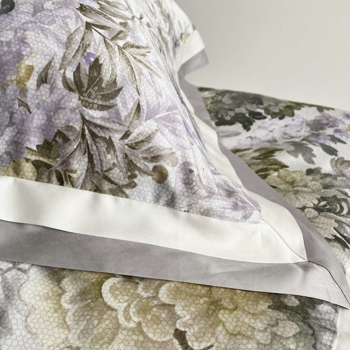 Dvigulis Dvipusis Neįvelkamas Premium Tencelio Tinginio Patalynės Komplektas su šilko užpildu - Heritage Garden