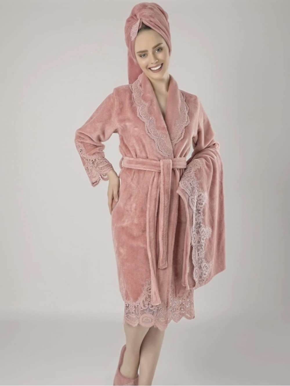 BAMBUKINIS CHALATO, 2 RANKŠLUOSČIŲ IR ŠLEPEČIŲ KOMPLEKTAS SU NĖRINIAIS "YOLANDA ROSE" - S- LXL