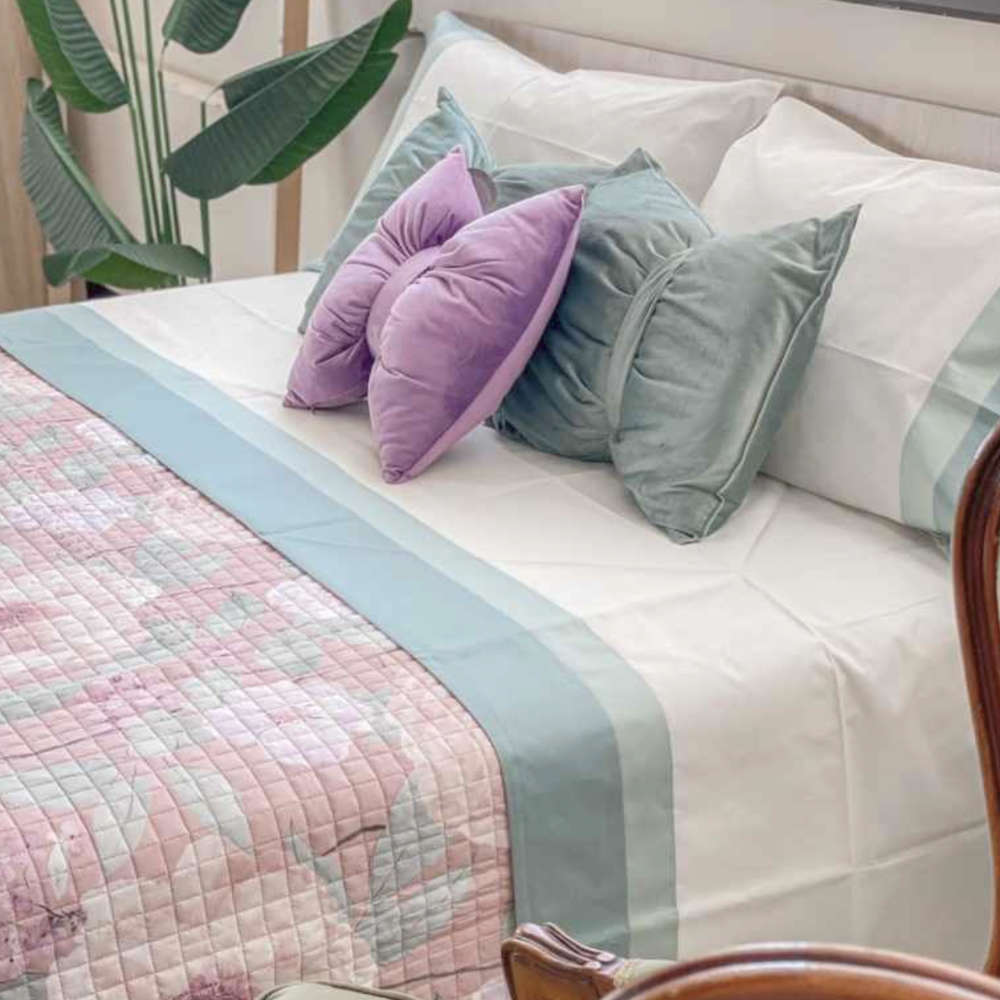 Patalynės komplektas - paklodė be gumos 240x280cm, paklodė su guma 180x200cm+25 ir pagalvių užvalkalų rinkinys - Melsva (Pagaminta Italijoje)