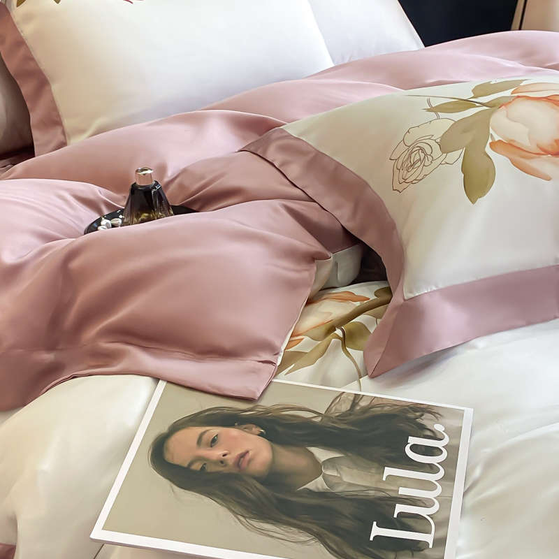 Premium šilkinio Tencelio patalynės komplektas su paklode - "Šilko žiedai" (Klasikinė rožė)