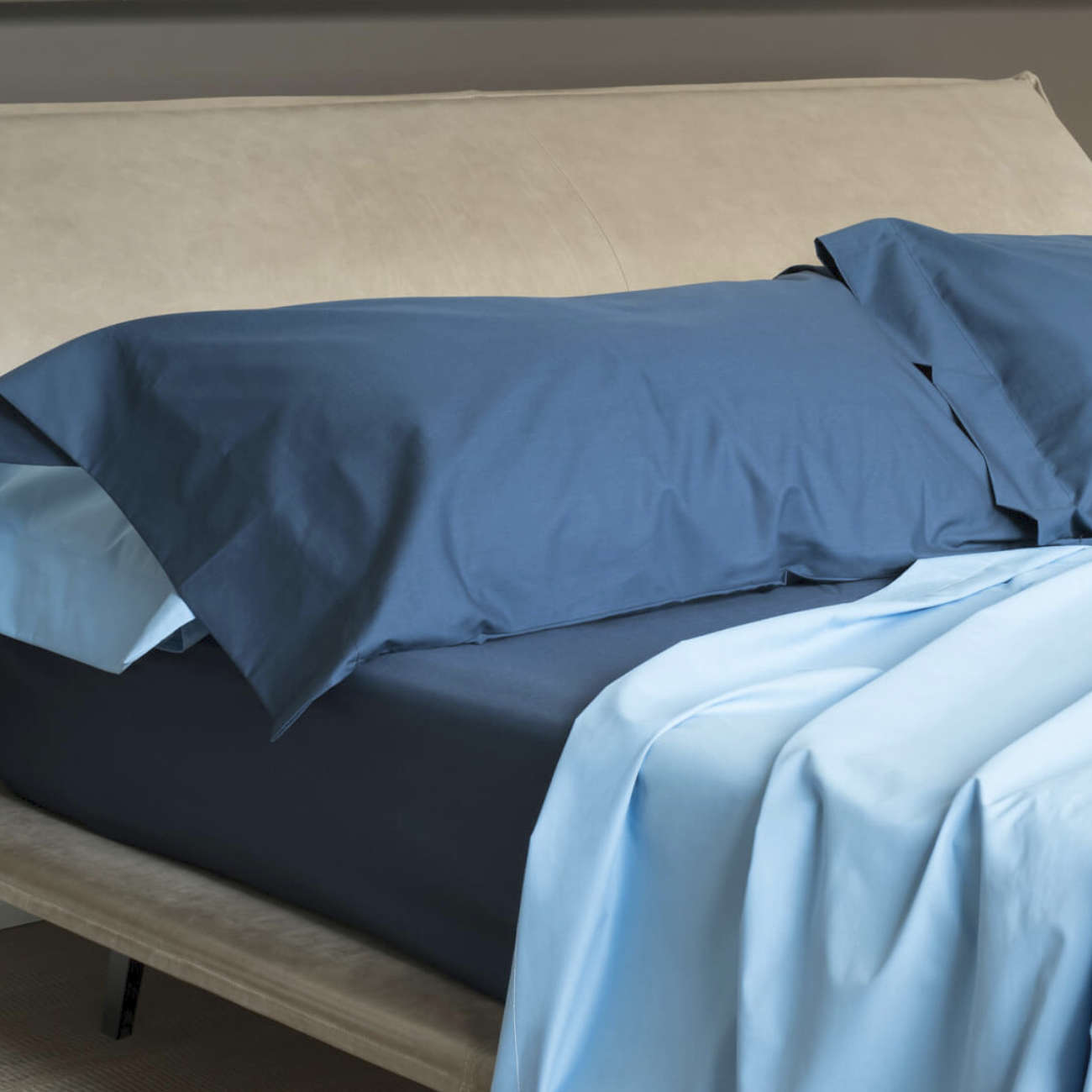 Dvigulis Viešbutinio Premium perkelio patalynės komplektas 200x200cm + pagalvės užvalkalas 50x80cm- spalva Žemiška - Pagaminta Italijoje