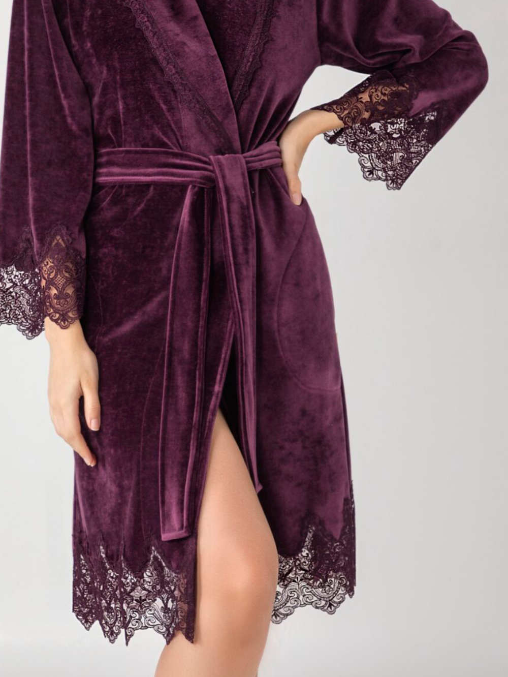 BAMBUKINIS MOTERIŠKAS CHALATAS SU NĖRINIAIS "PRINCESS PURPLE" - L/XL - 2XL