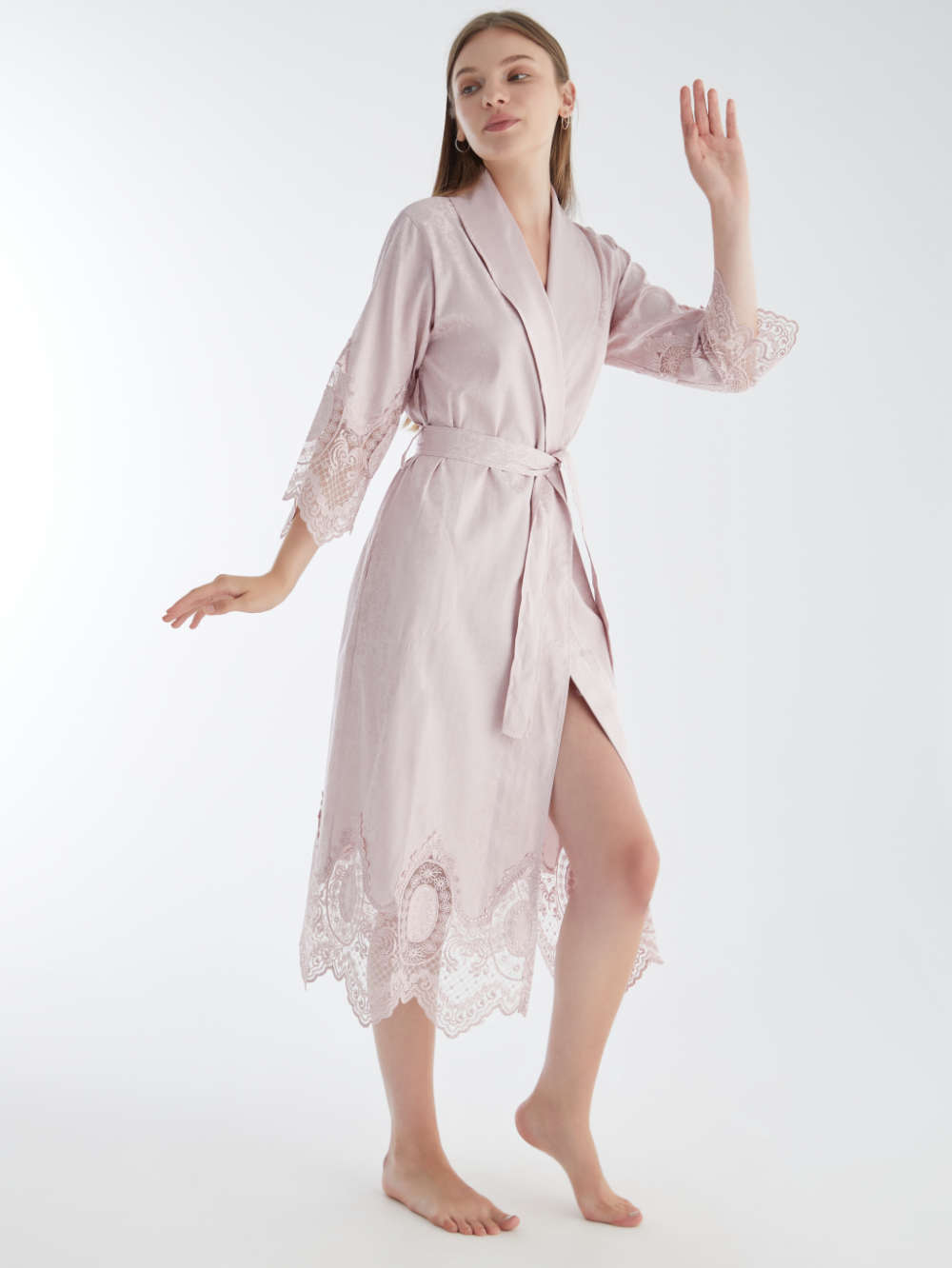 ŽAKARDINIS CHALATAS MOTERIMS SU NĖRINIAIS - BOUDOIR PUDRA - M-2XL
