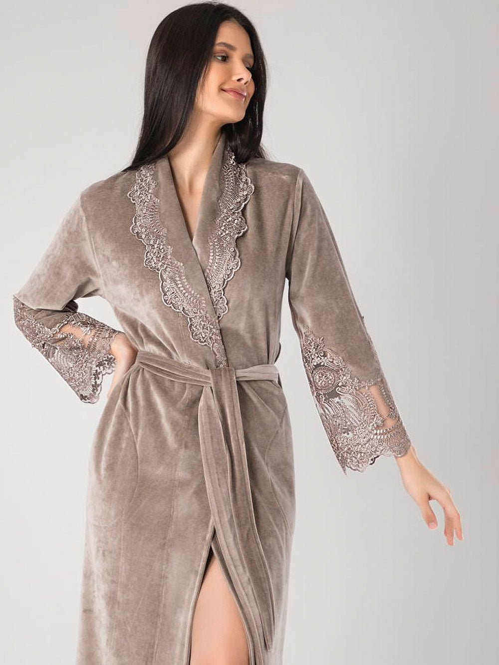 NĖRINIUOTAS BAMBUKINIS CHALATAS "QUEEN NUDE" - S-3XL