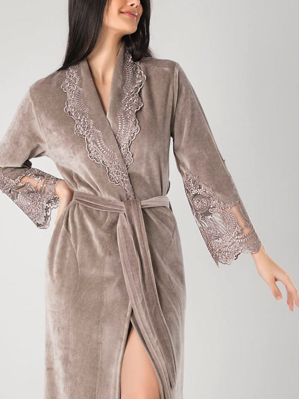 NĖRINIUOTAS BAMBUKINIS CHALATAS "QUEEN NUDE" - S-3XL