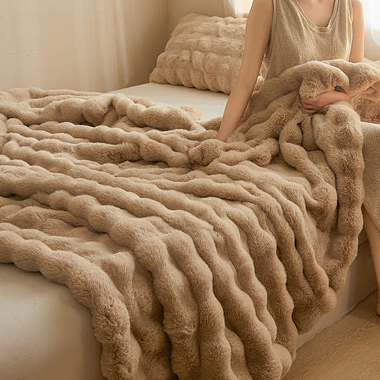 Minkštas banguoto dizaino prabangiai atrodantis aksominis pledas 150x200cm - Nude