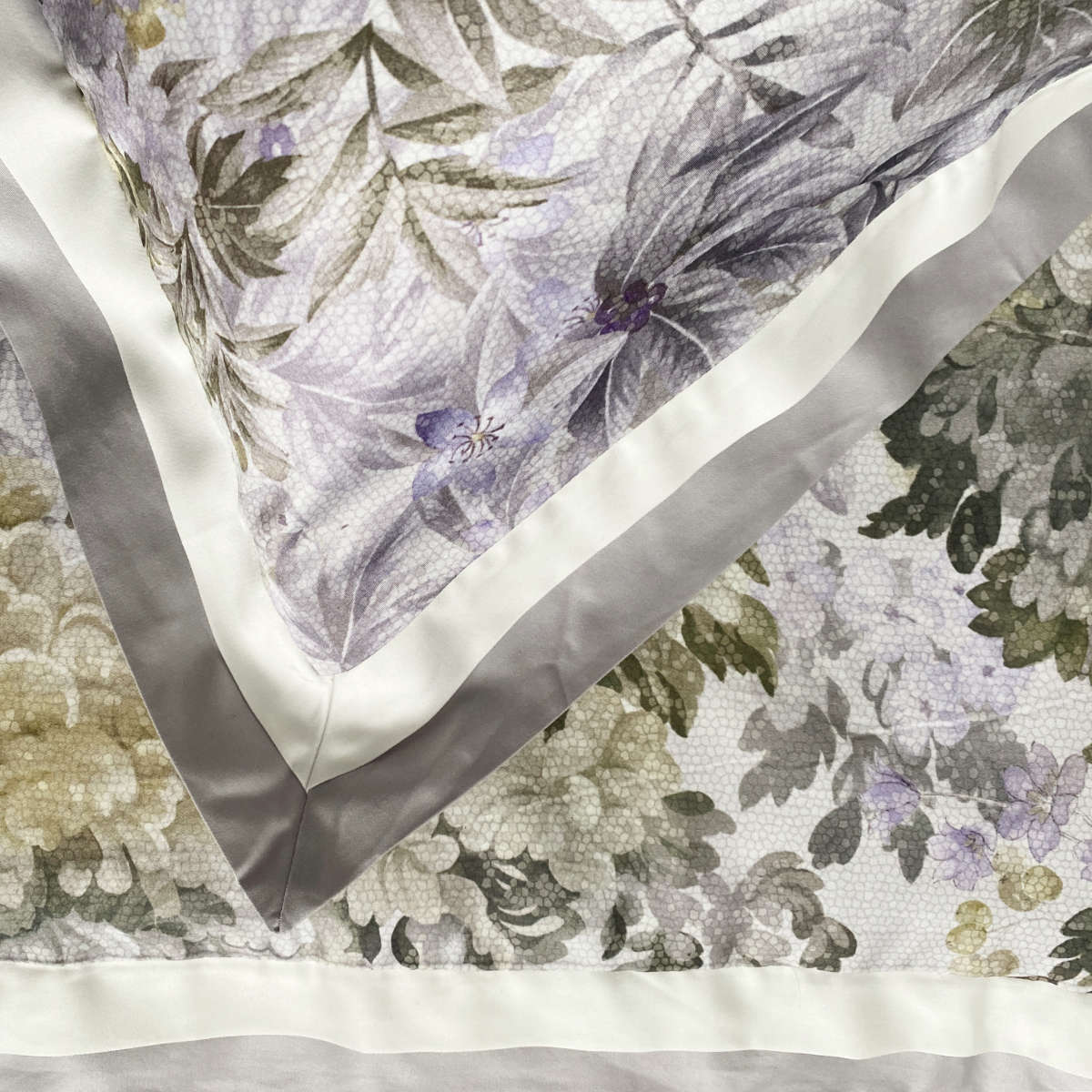 Neįvelkama Tencelio Tinginio patalynė su natūraliu šilko ir bambuko užpildu