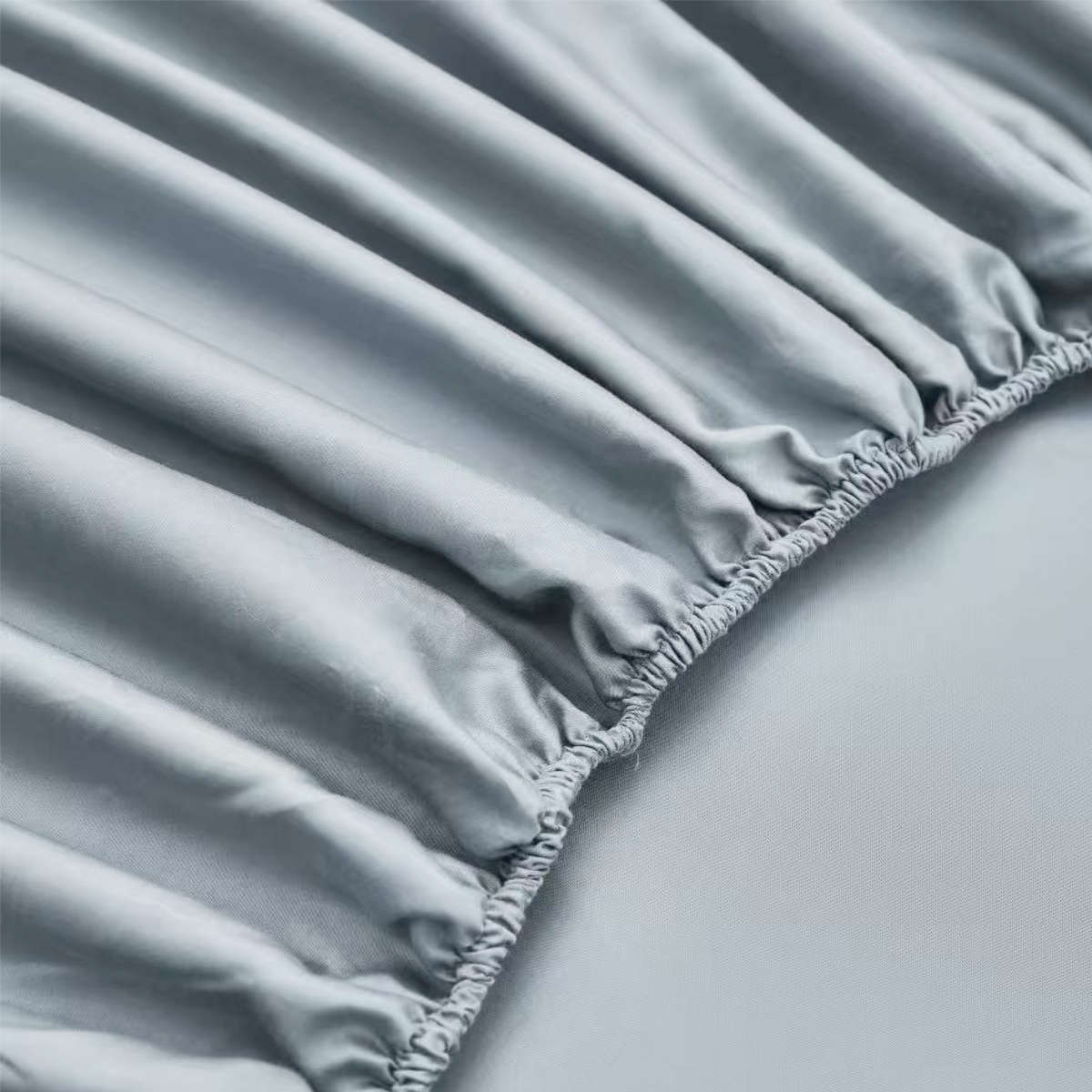 Satino paklodė su guma 180x200 žydra spalva