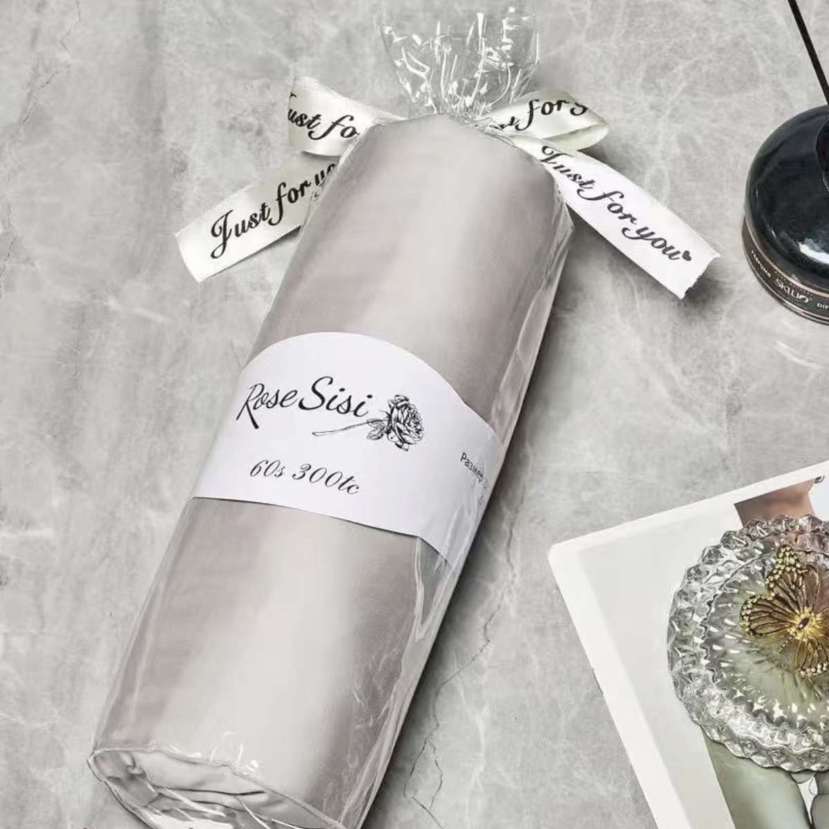 Rusva paklodė su guma iš satino su 2 pagalvių užvalkalais