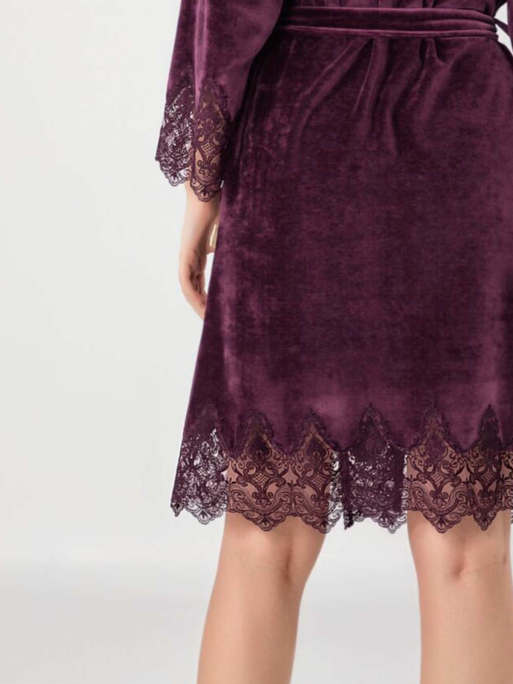 BAMBUKINIS MOTERIŠKAS CHALATAS SU NĖRINIAIS "PRINCESS PURPLE" - L/XL - 2XL